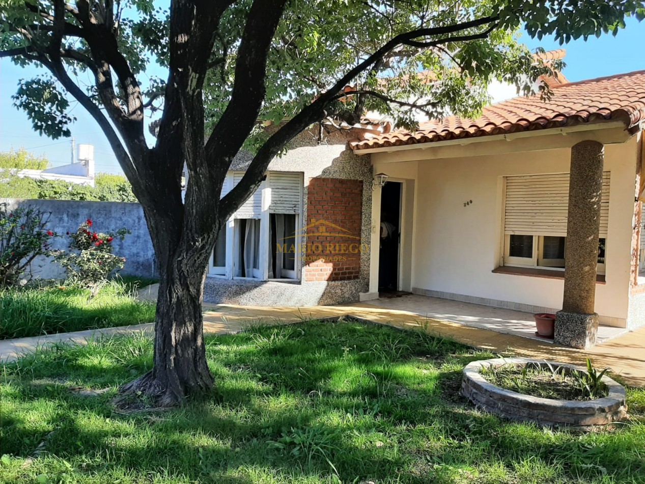 CASA CON DEPARTAMENTO EN EXCELENTE UBICACION (Centrica), sobre 2 terrenos