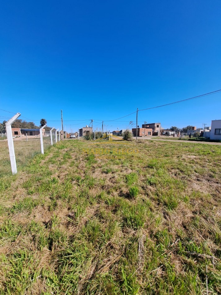 OPORTUNIDAD: VENTA DE TERRENO CON 2 DUPLEX A TERMINAR Y/O A REFORMAR.