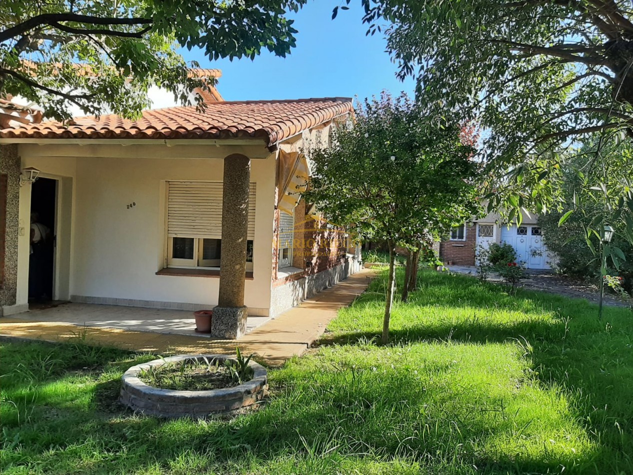 CASA CON DEPARTAMENTO EN EXCELENTE UBICACION (Centrica), sobre 2 terrenos