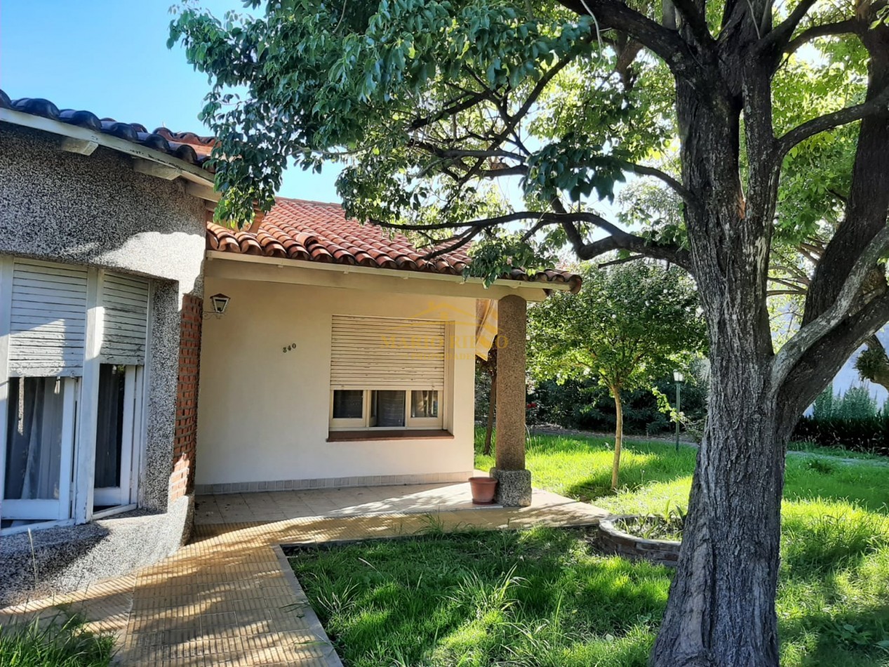 CASA CON DEPARTAMENTO EN EXCELENTE UBICACION (Centrica), sobre 2 terrenos