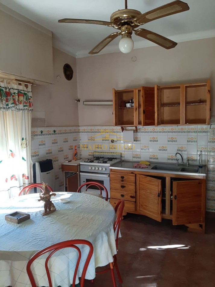 CASA CON DEPARTAMENTO EN EXCELENTE UBICACION (Centrica), sobre 2 terrenos