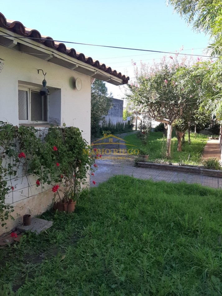 CASA CON DEPARTAMENTO EN EXCELENTE UBICACION (Centrica), sobre 2 terrenos