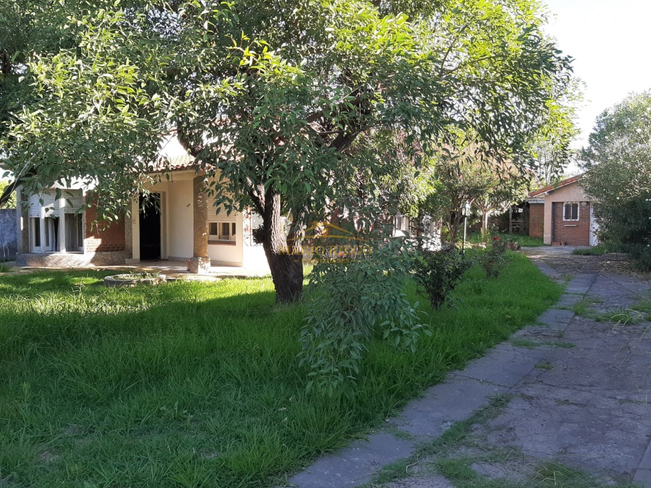 CASA CON DEPARTAMENTO EN EXCELENTE UBICACION (Centrica), sobre 2 terrenos